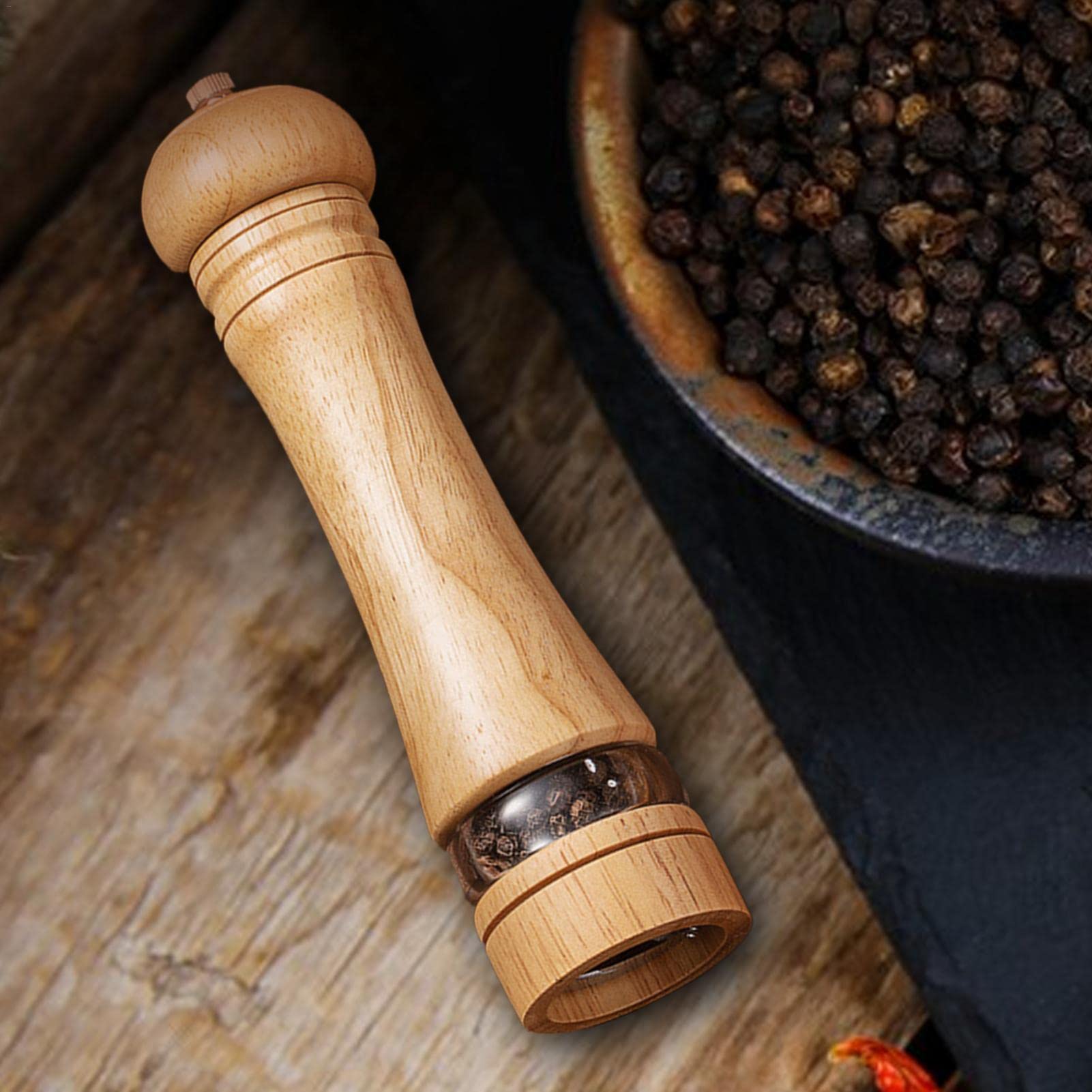 Fresh cracked black pepper highlighting caryophyllene aroma characteristics